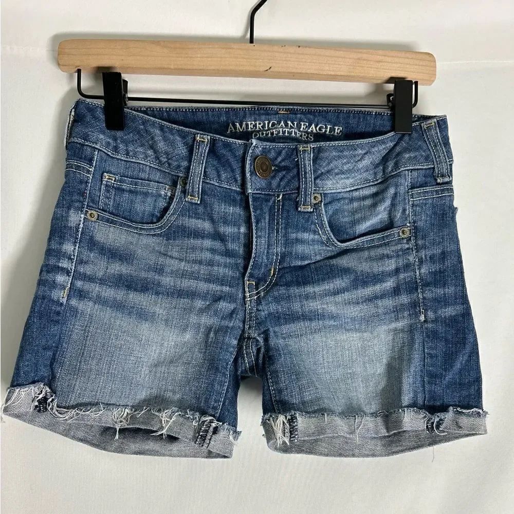 American Eagle stretchy denim shorts size 00